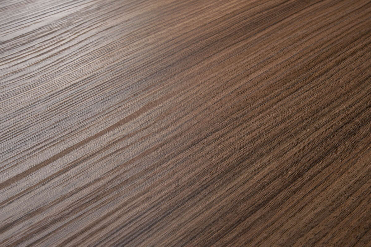 K546 Caramel Franklin Walnut – Texture close-up (RW)