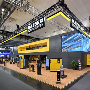 Exhibition stand with purpose: KAESERS’s bold contrasts and smart design