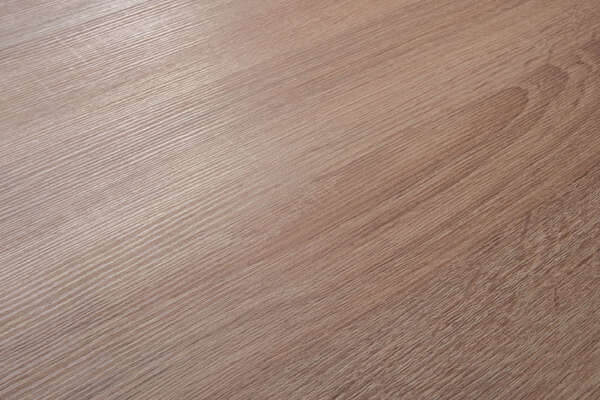 A linear and lively wood grain texture with mat-gloss areas, giving depth and tactility for a dramatic effect.