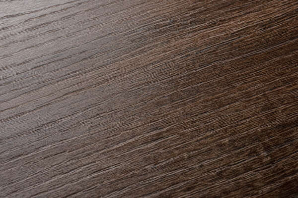 Mimicking the appearance of natural wood by means of the innovative Synchronized Embossing technology, this texture provides realism and beauty that makes the Hudson Oak decors stand out.