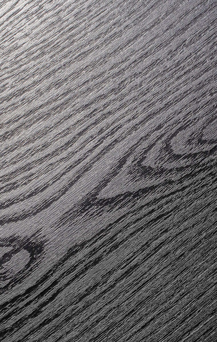 Imitând aspectul lemnului natural datorită tehnologiei inovatoare de embosare sincronizată, această textură oferă un nivel de realism și un aspect inovator care face decorurile Hudson Oak să iasă în evidență.