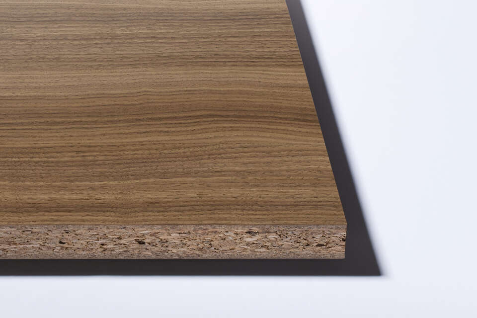 K546 Caramel Franklin Walnut – Melamine-faced particleboard (MFC)